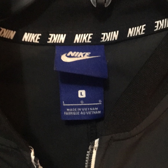 Nike Women Jacket - Picture 2 of 4